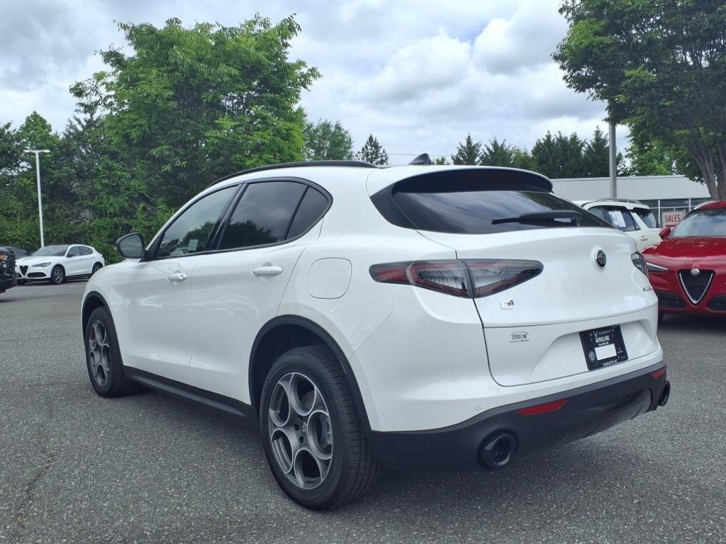 2025 Alfa Romeo Stelvio Base - Photo 18