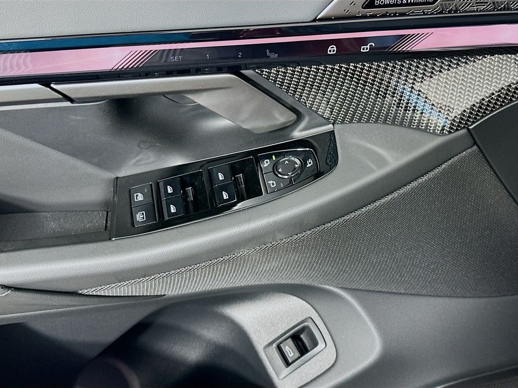 New 2027 Vegas Red Metallic BMW 550e xDrive image 20