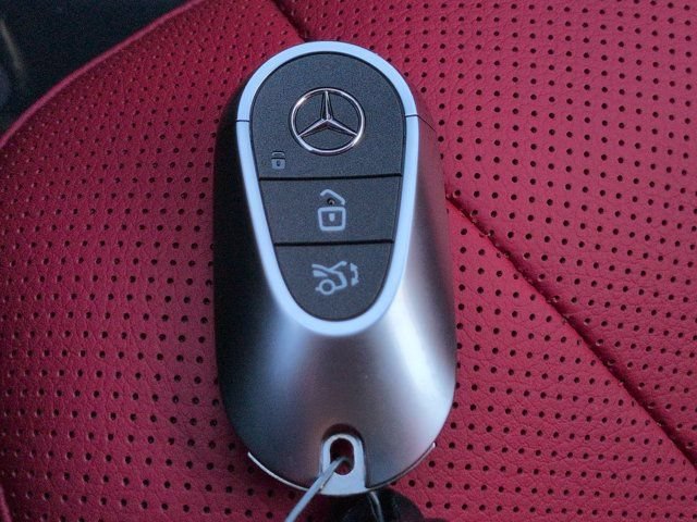 New 2026 MANUFAKTUR Moonlight White Metallic Mercedes-Benz CLE 300 image 61