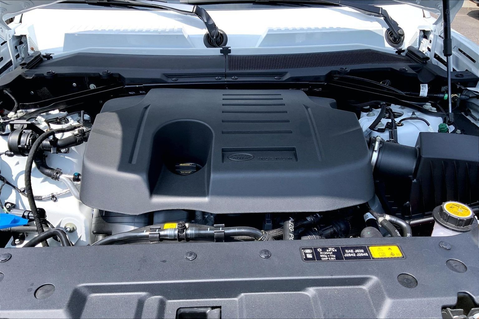 New 2026 Fuji White Land Rover X-Dynamic SE image 16
