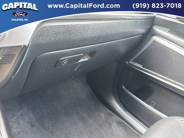 Used 2025 White Kia S image 28