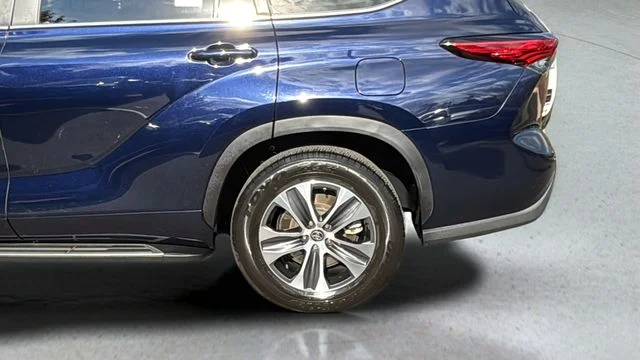 Used 2023  Toyota XLE image 36