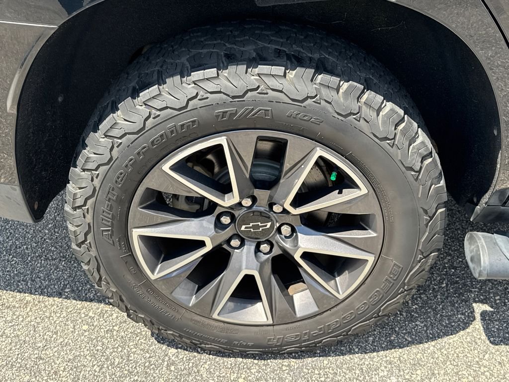 Used 2021 Black Chevrolet Z71 image 17
