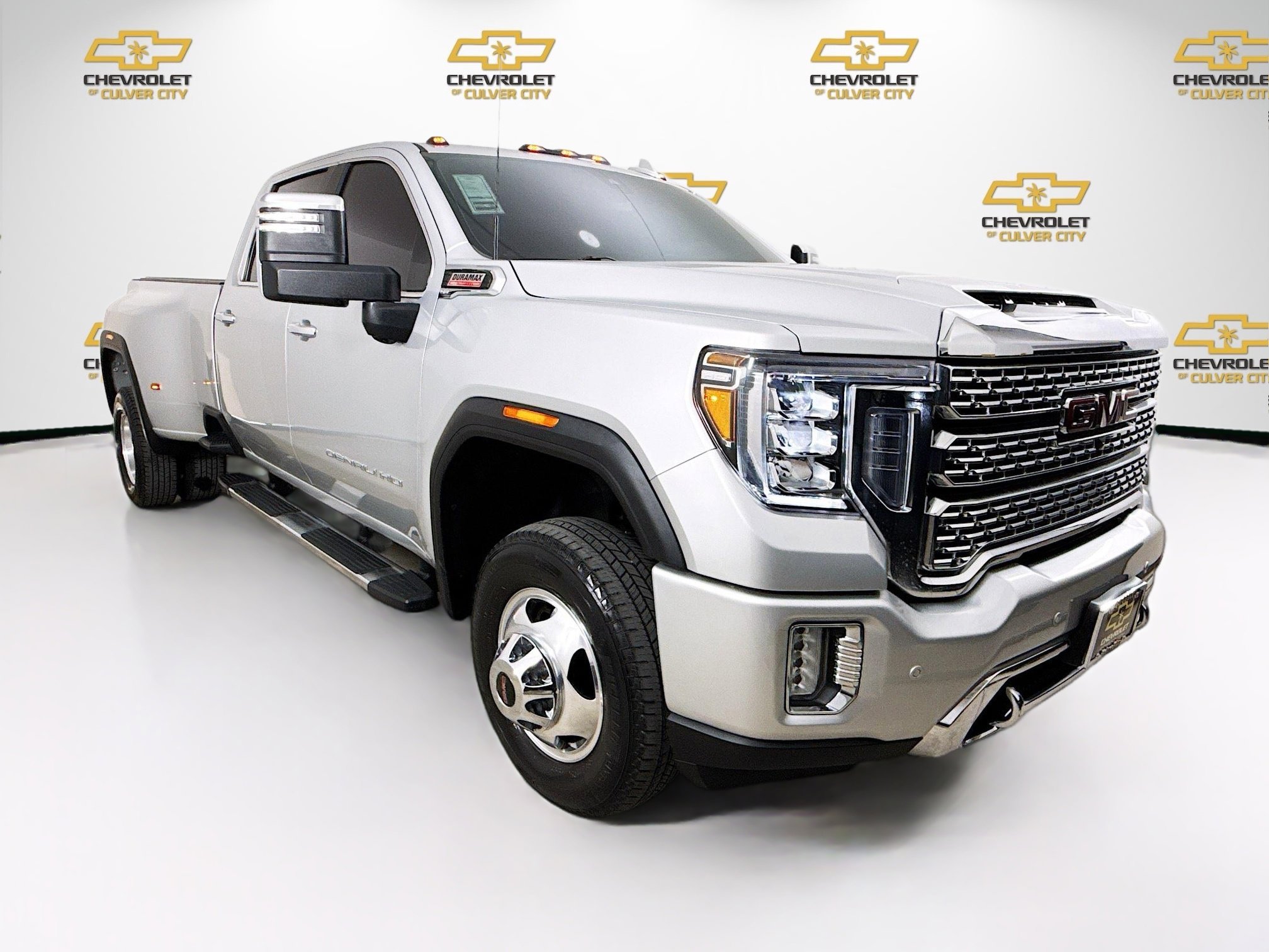 2022 GMC Sierra 4WD Crew Cab Long Box DRW Denali's photo