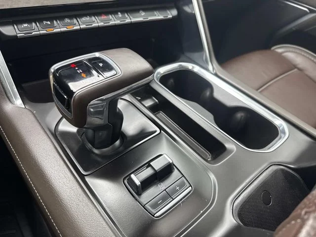 Used 2025 White GMC Denali image 33