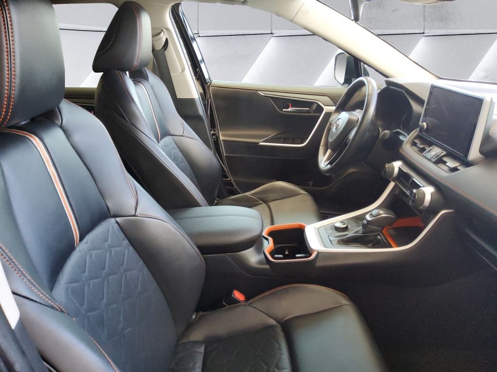Used 2024  Toyota Adventure image 13
