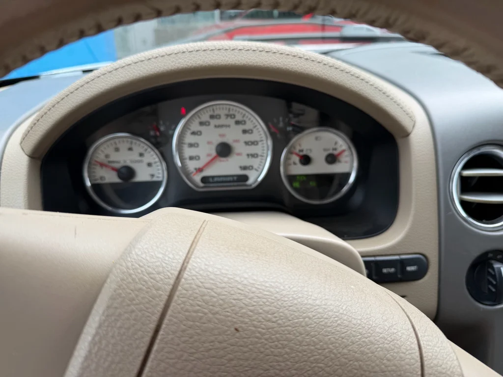 Used 2004  Ford XLT image 9