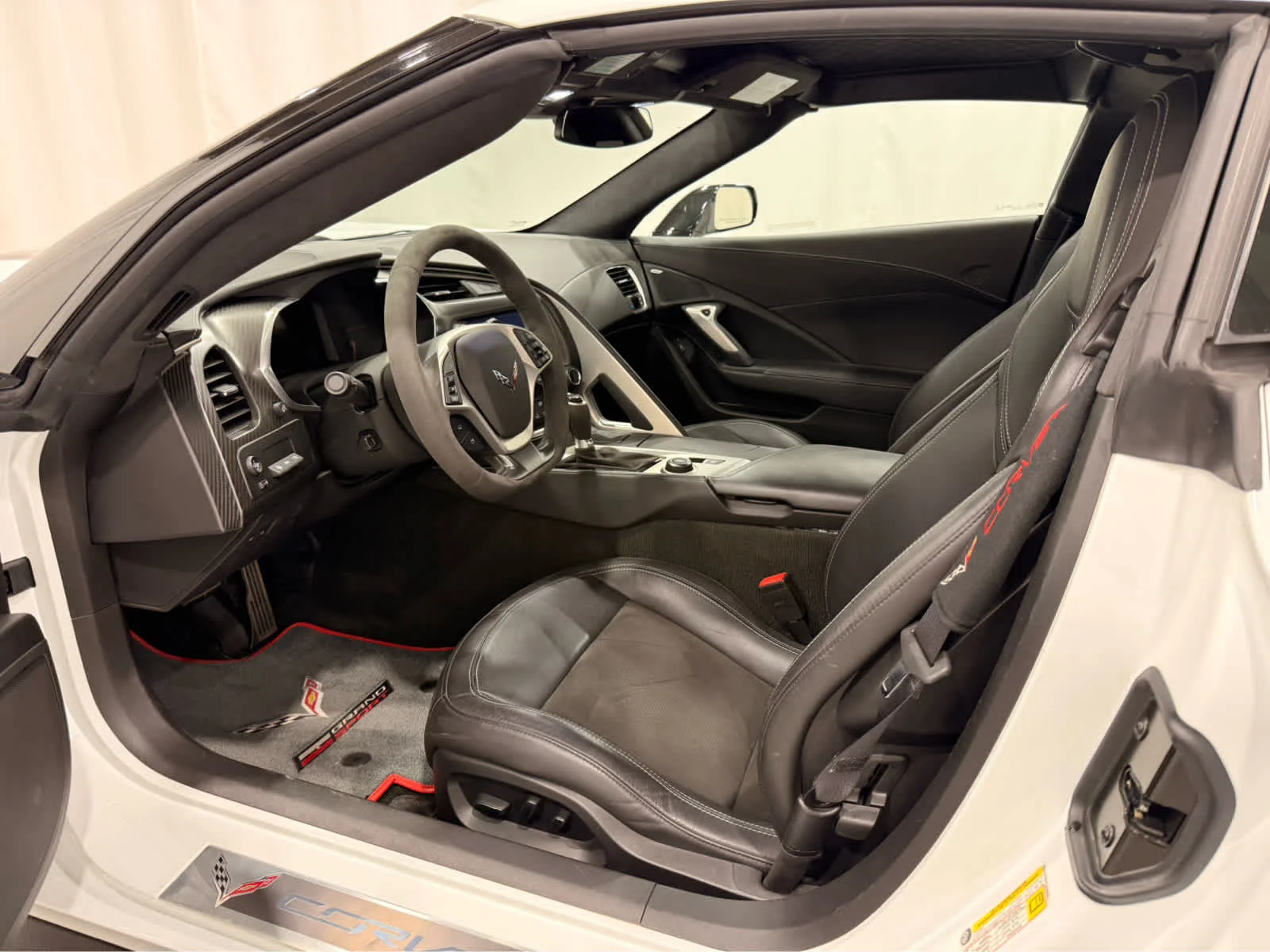 Used 2018 Arctic White Chevrolet Grand Sport 3LT image 9