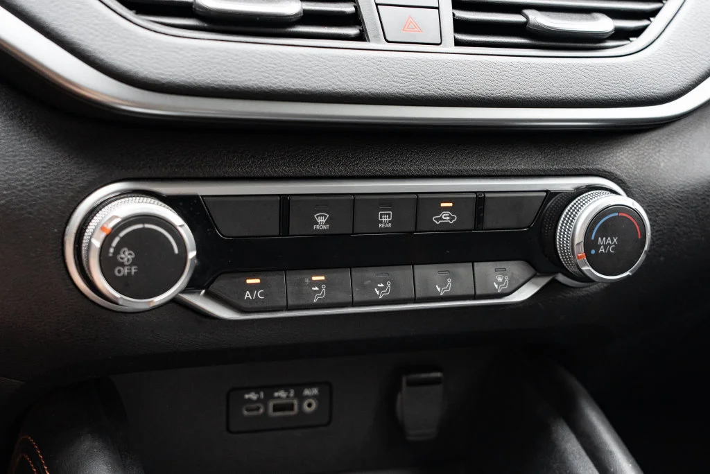 Used 2020 Black Nissan 2.5 SR image 18