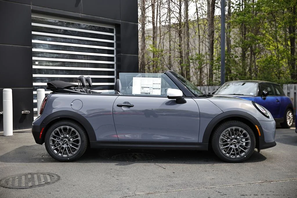 New 2026 Copper Grey Metallic MINI Signature Plus image 4