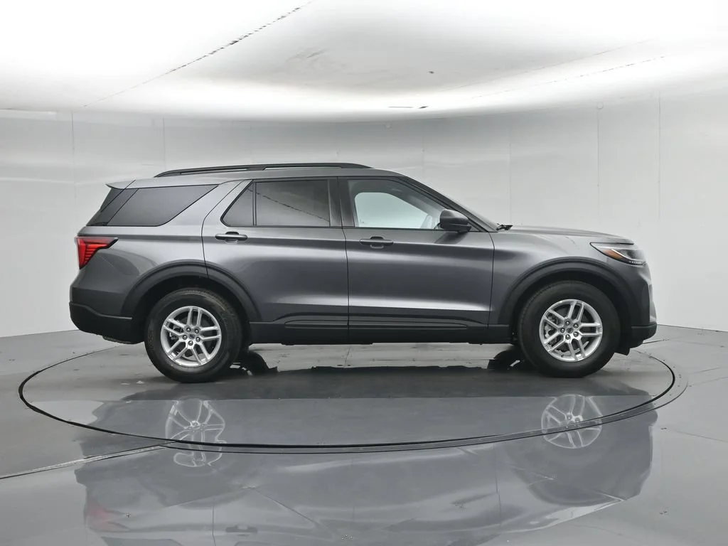 New 2027 Carbonized Gray Metallic Ford Active image 30