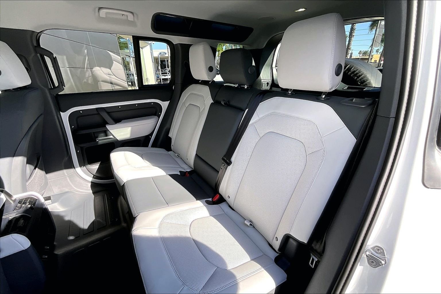 New 2026 Fuji White Land Rover X-Dynamic SE image 10