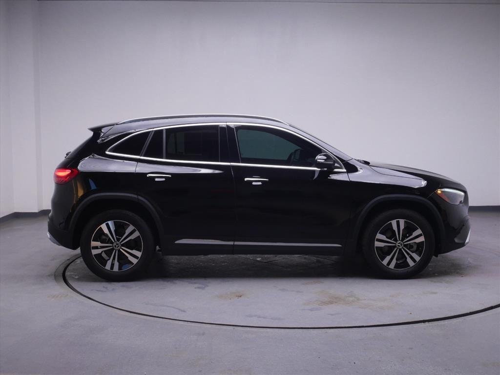 Used 2025 Night Black Mercedes-Benz GLA 250 image 4