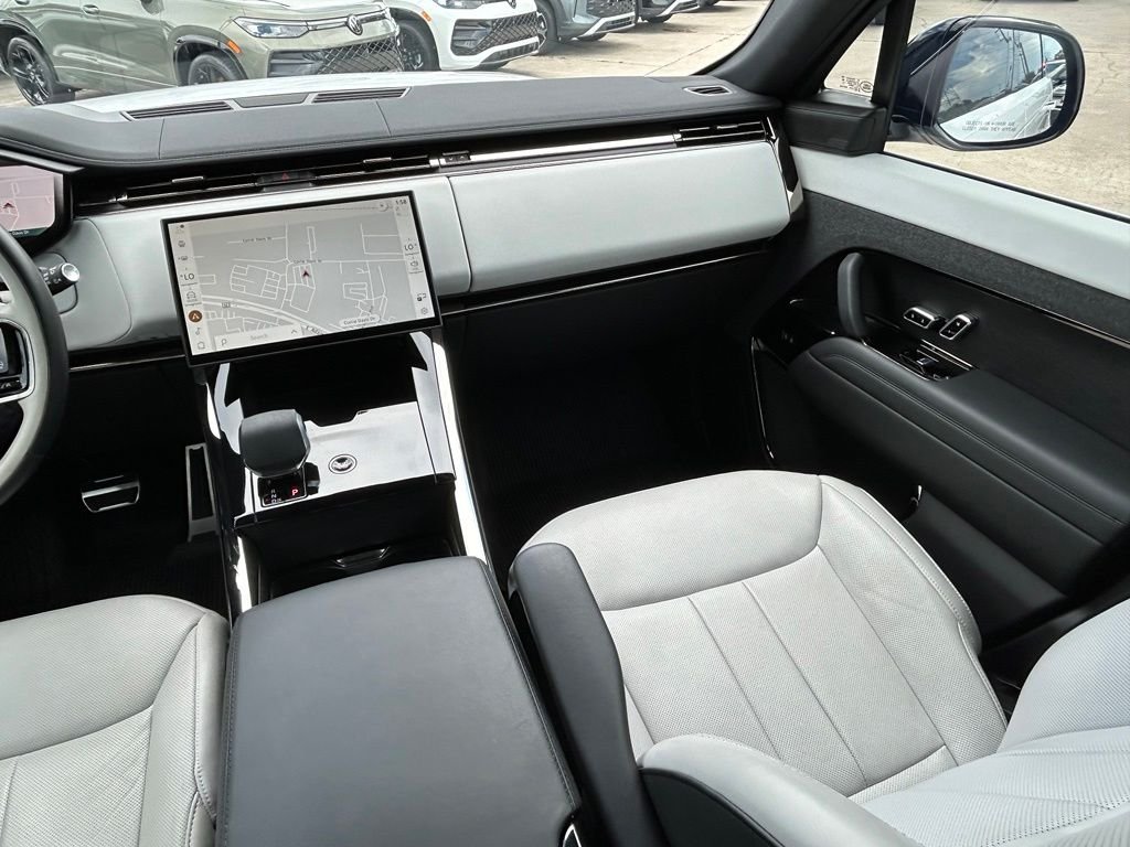 Used 2024 White Land Rover Dynamic SE image 11