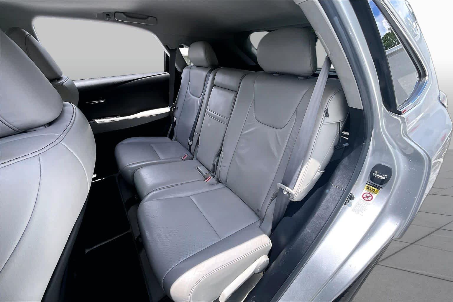 Used 2013 Silver Lining Metallic Lexus  image 20