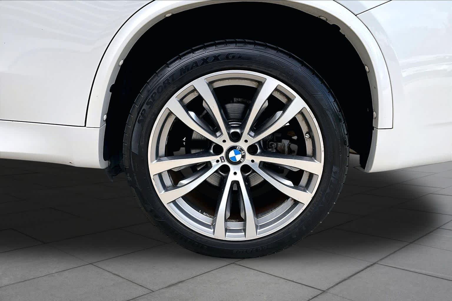 Used 2016 Mineral White Metallic BMW xDrive40e image 11