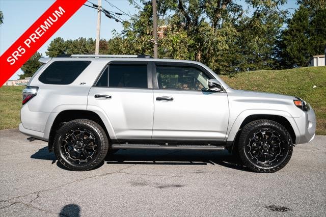Certified Used 2019 CLASSIC SILVER MET Toyota  image 9
