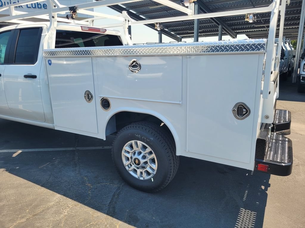 New 2026 Summit White Chevrolet WT image 9