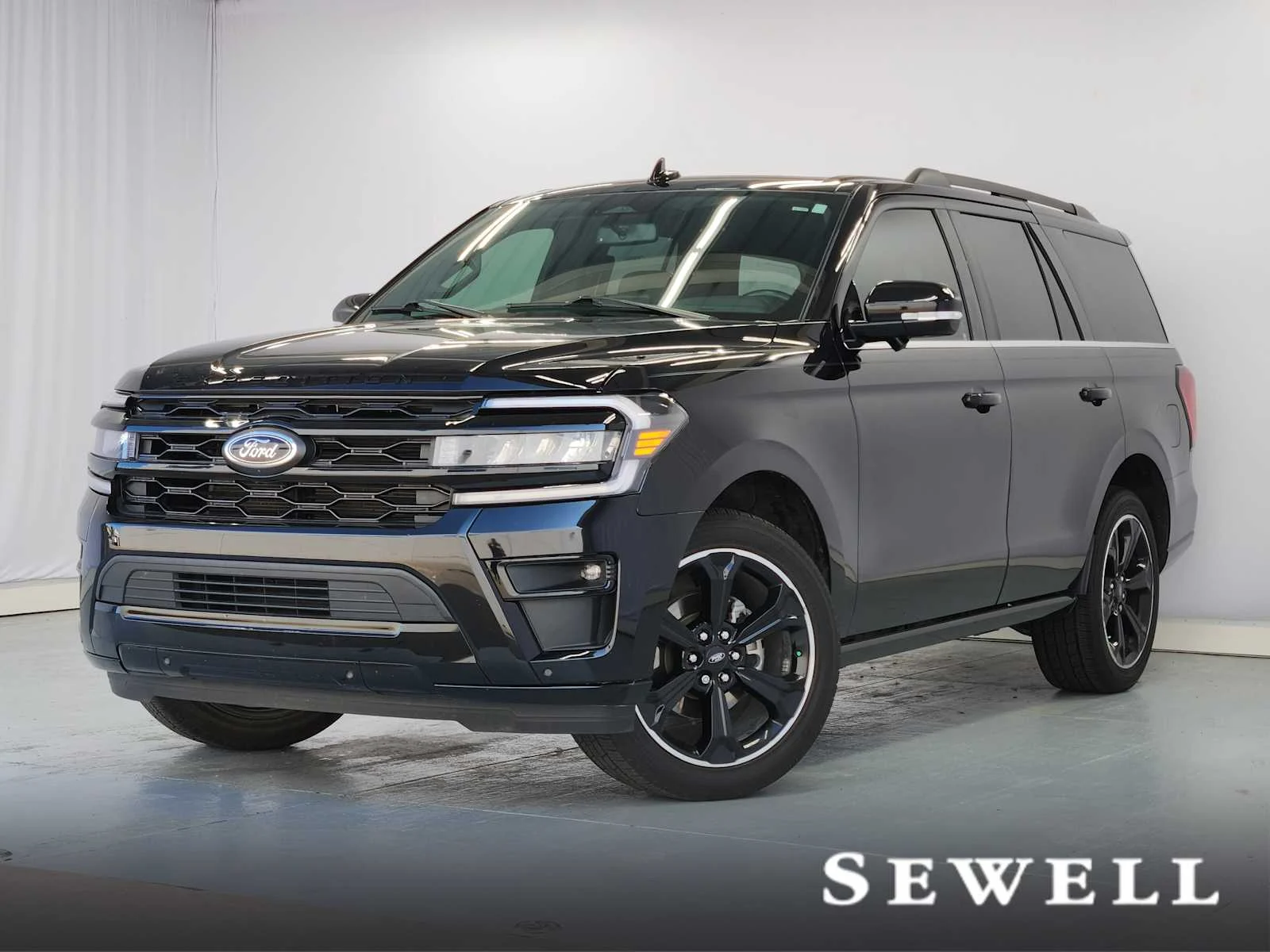2023 Ford Expedition Limited's photo