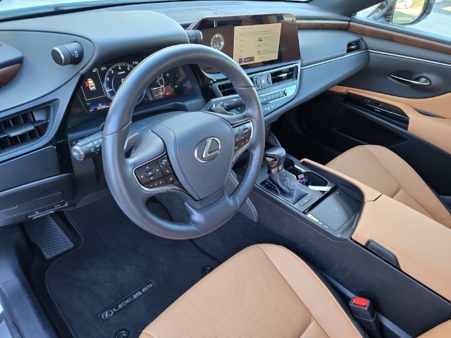 Used 2025 White Lexus 350 image 10