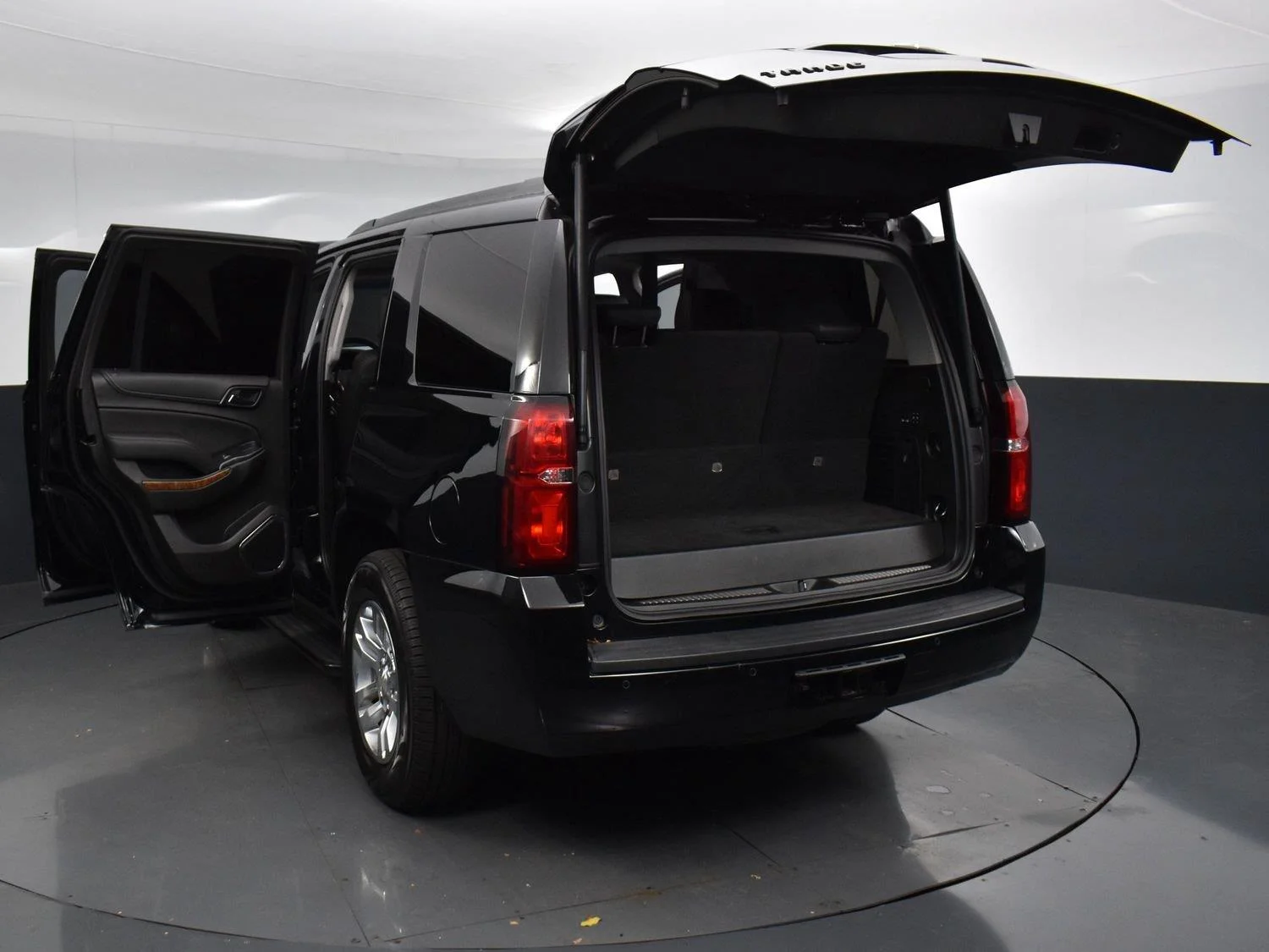 Used 2018 Black Chevrolet Premier image 44