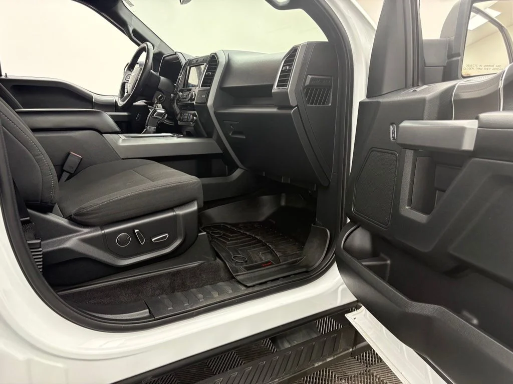 Used 2016 Oxford White Ford XLT image 29