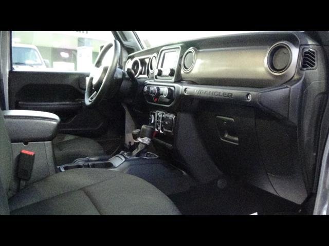 Used 2020 Stingray Jeep SPORT image 9