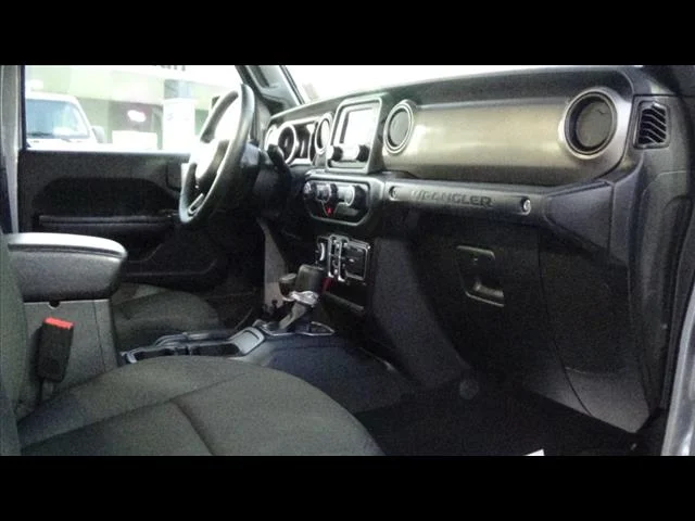 Used 2020 Stingray Jeep SPORT image 9