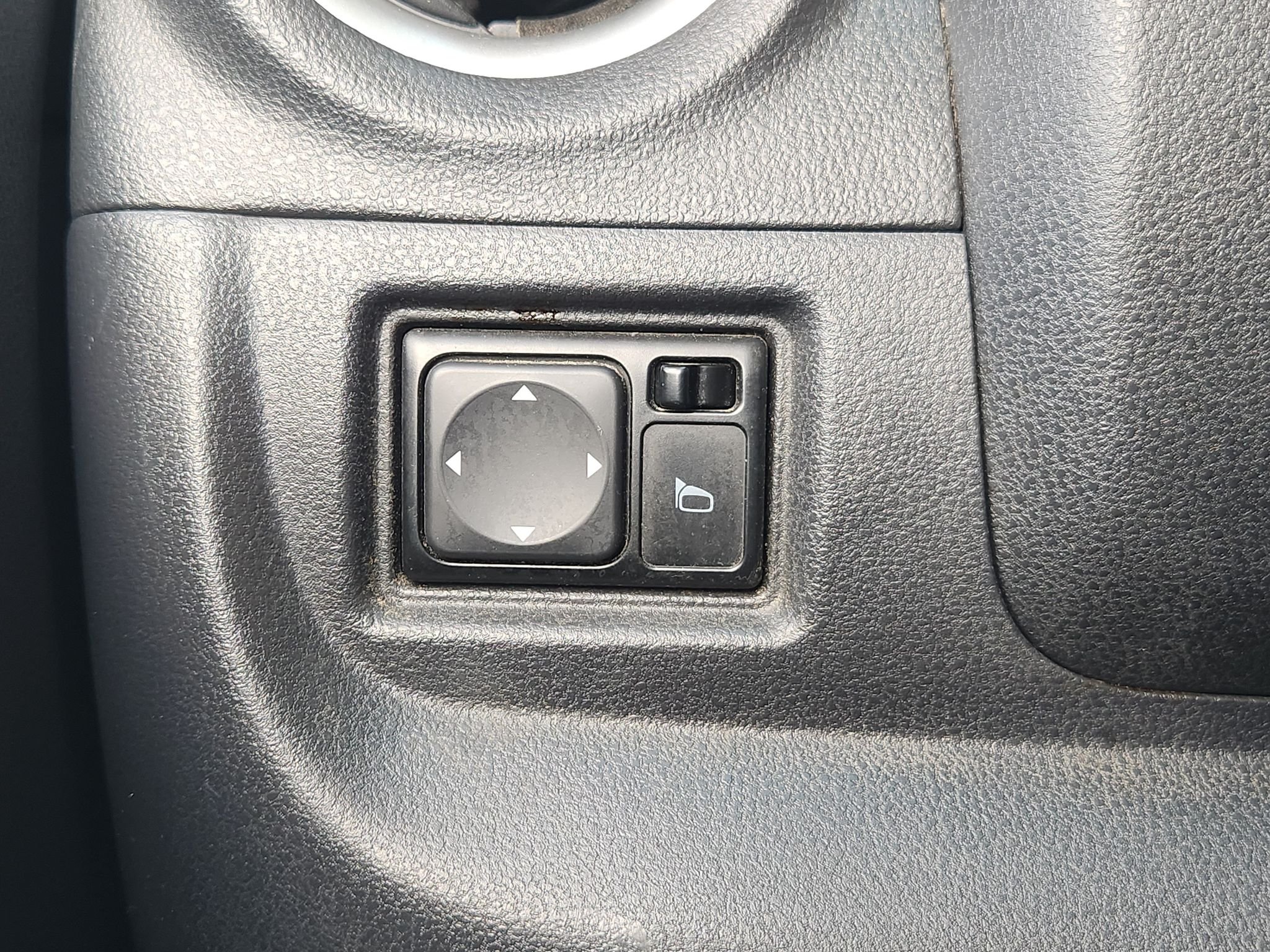 Used 2014 Titanium Nissan SV image 19