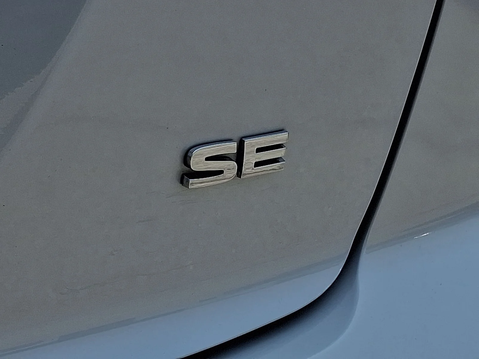 Used 2023 White Mitsubishi SE image 28