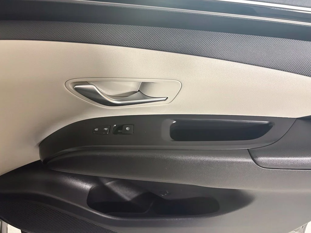 Used 2022 Gray Hyundai SEL image 12