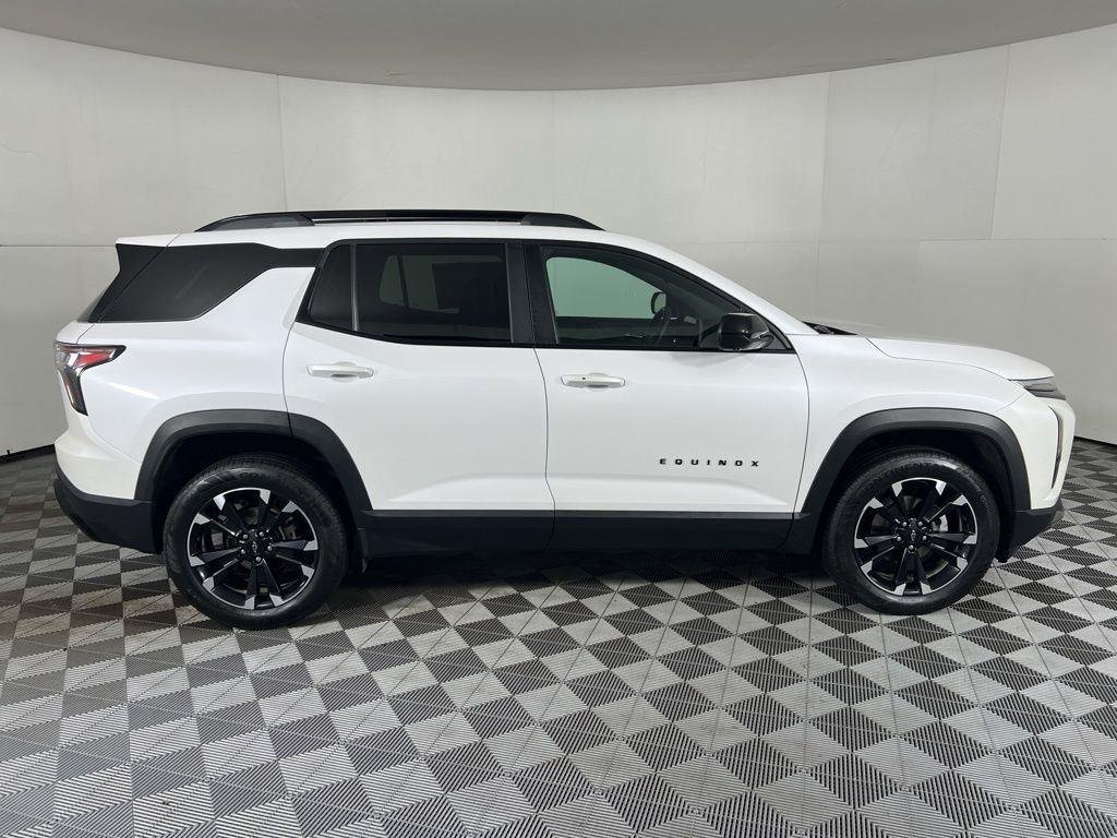 Used 2025 Pearl Chevrolet RS image 12