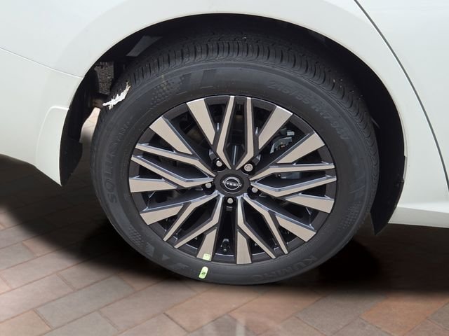 New 2026 White Nissan 2.5 SV image 4