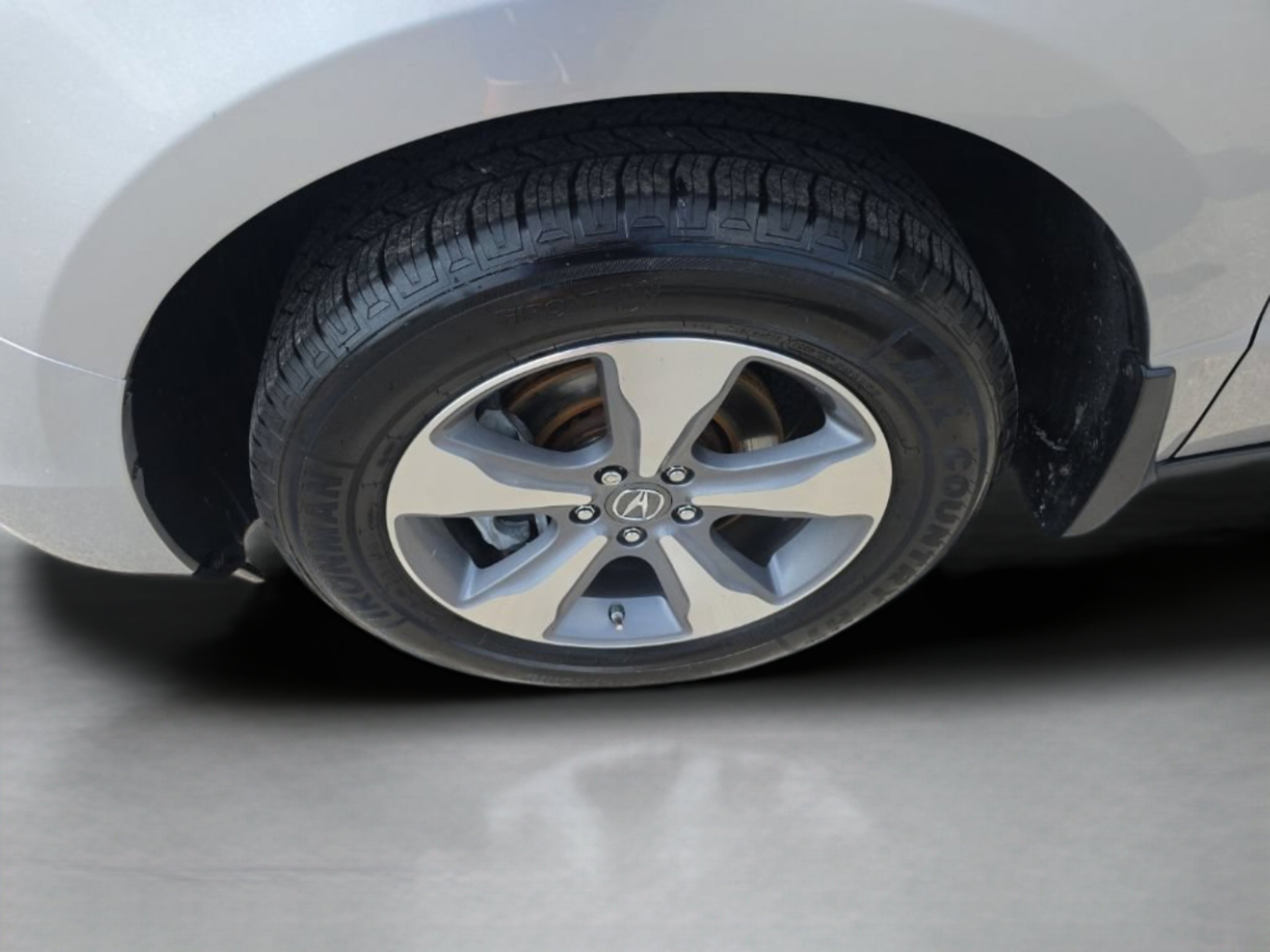 Used 2014 Silver Acura FWD image 11