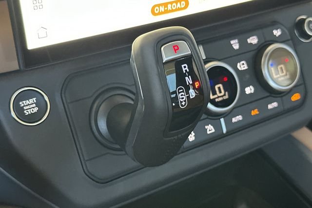 New 2026 Woolstone Green Land Rover X-Dynamic SE image 20