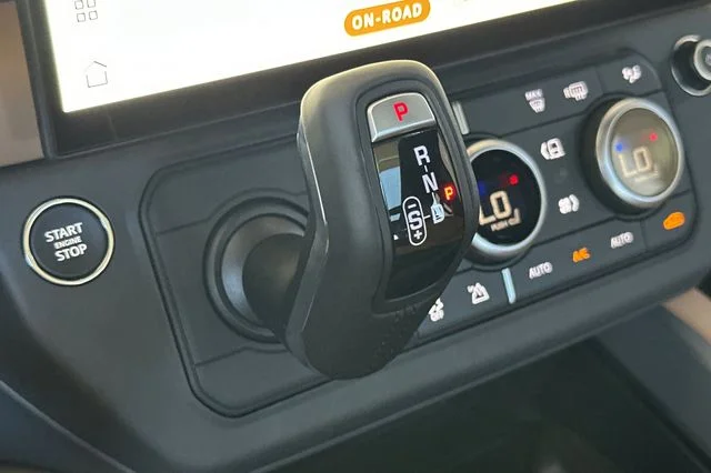 New 2026 Woolstone Green Land Rover X-Dynamic SE image 20