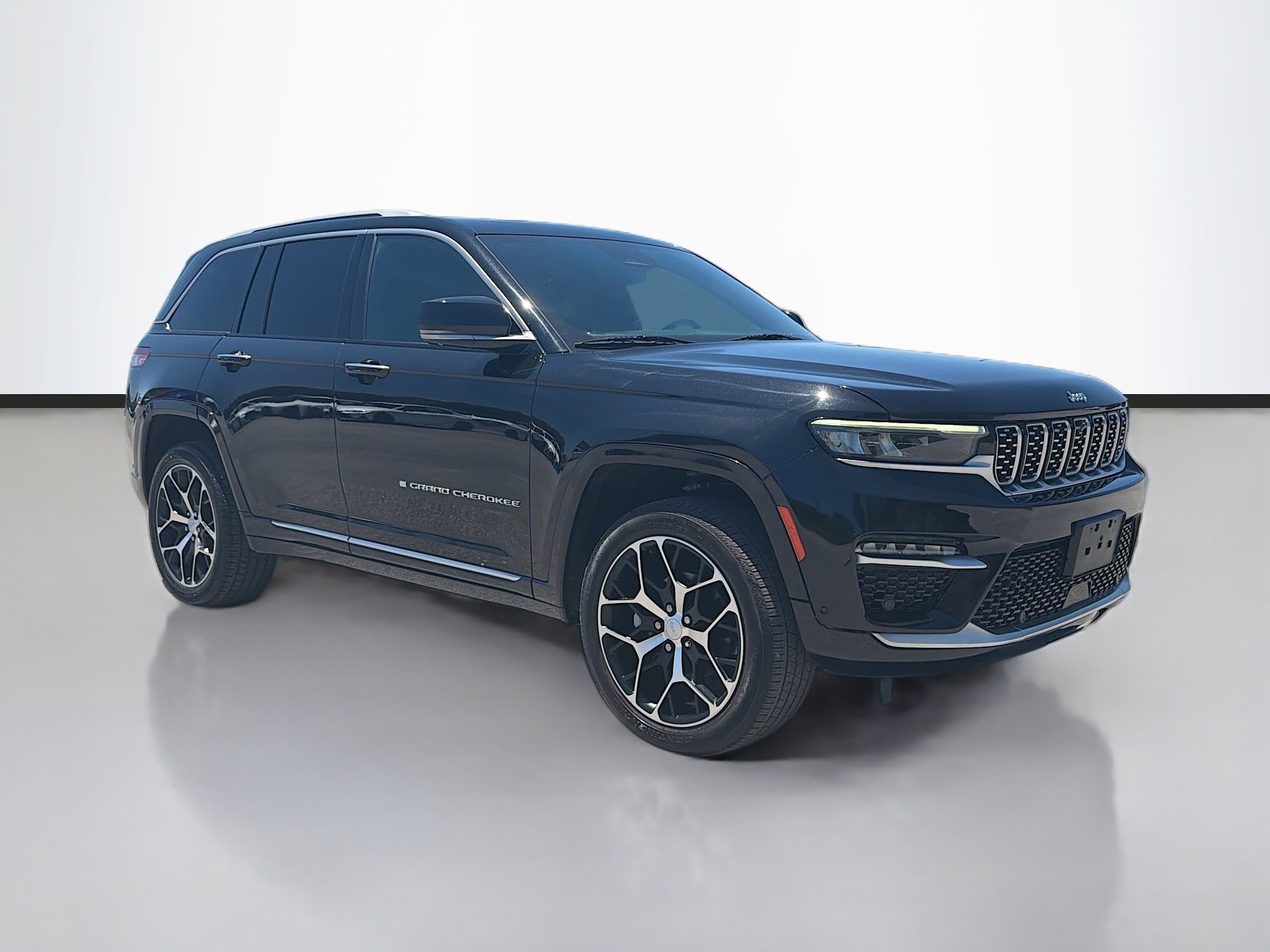 Used 2022 Diamond Black Crystal Pearlcoat Jeep Summit Reserve image 7