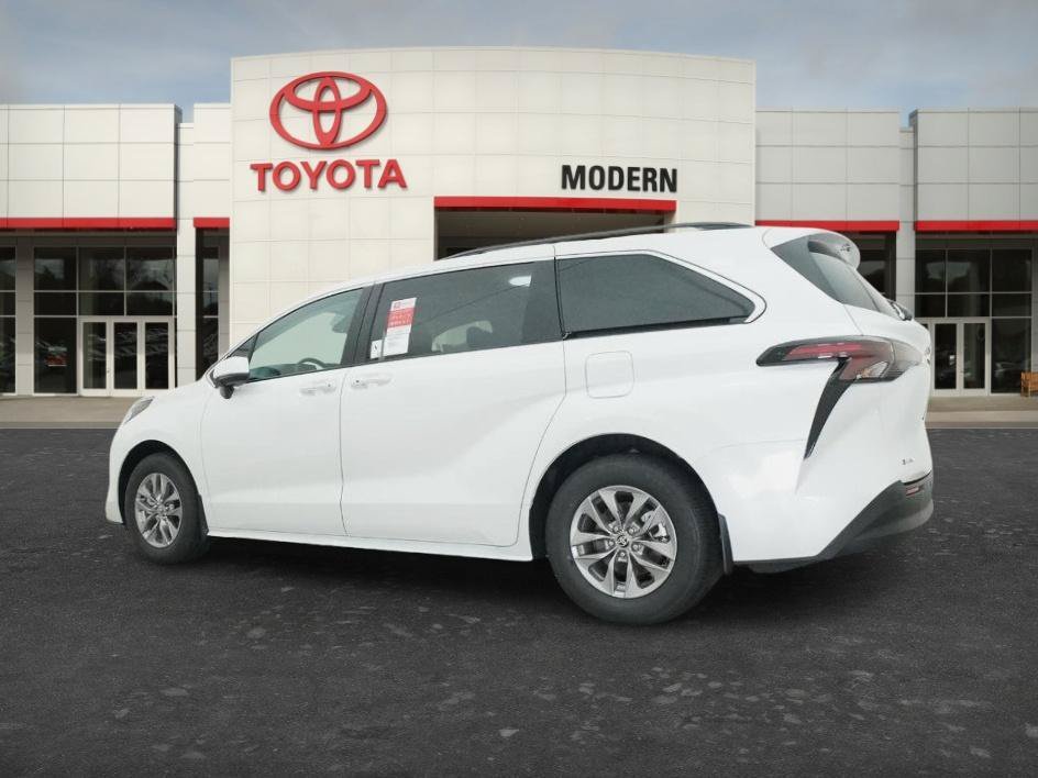 New 2026 Wind Chill Pearl Toyota XLE image 22