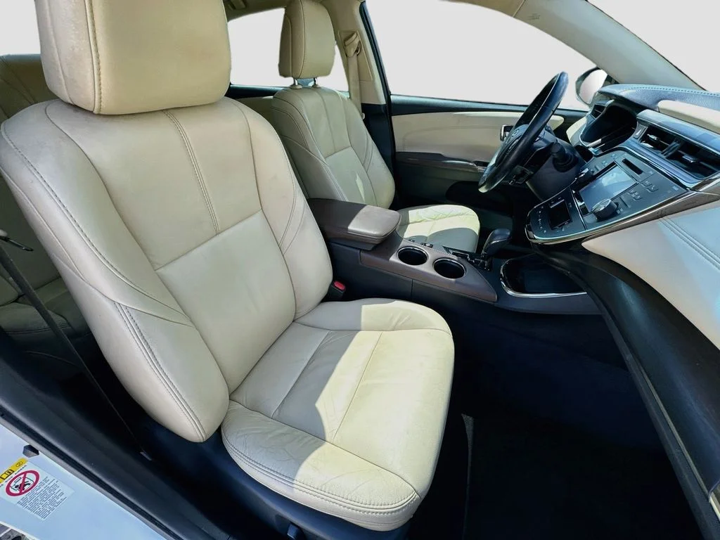 Used 2016 White Toyota XLE Premium image 34