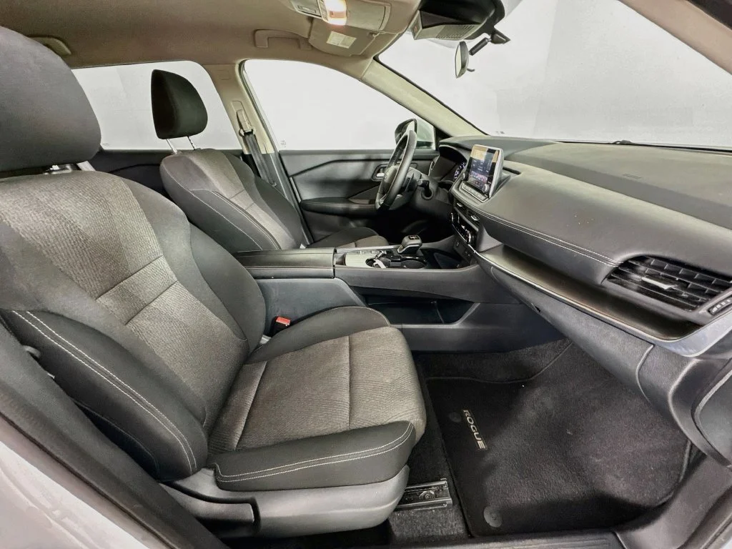 Used 2025 White Nissan SV image 32