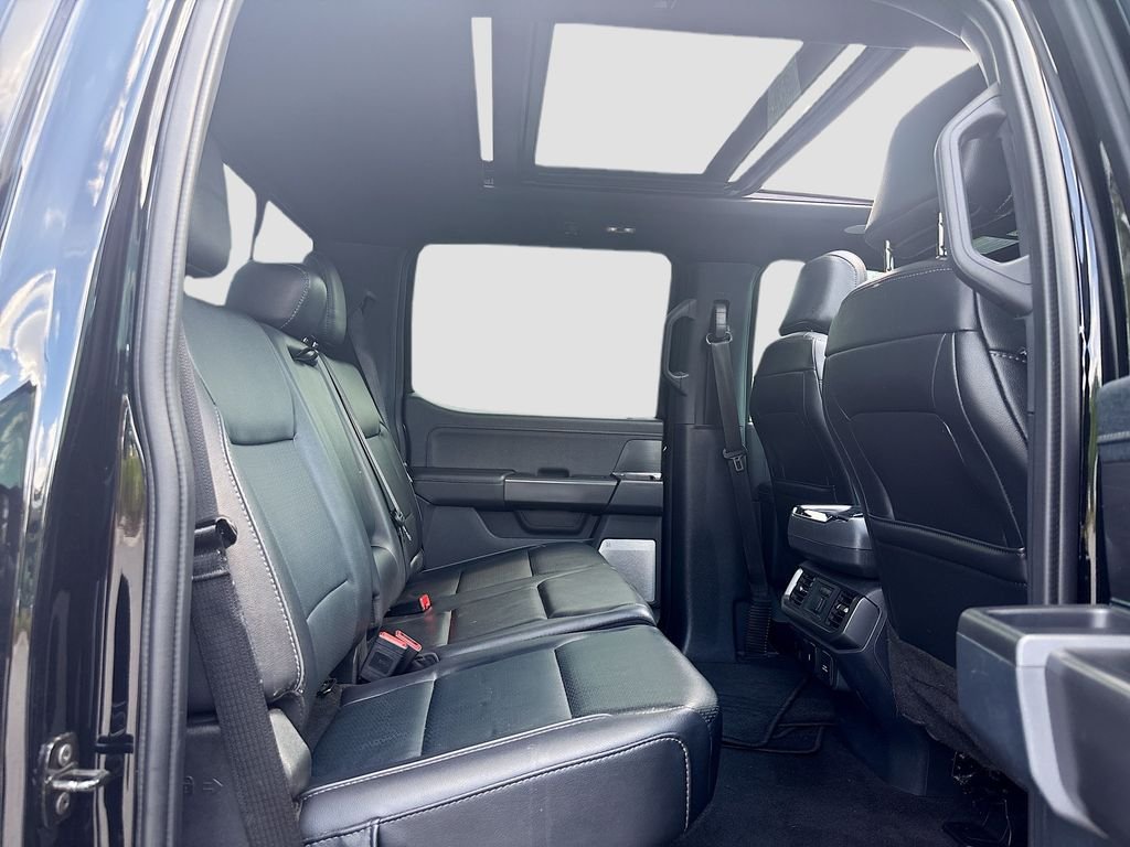 Used 2024  Ford Lariat image 21