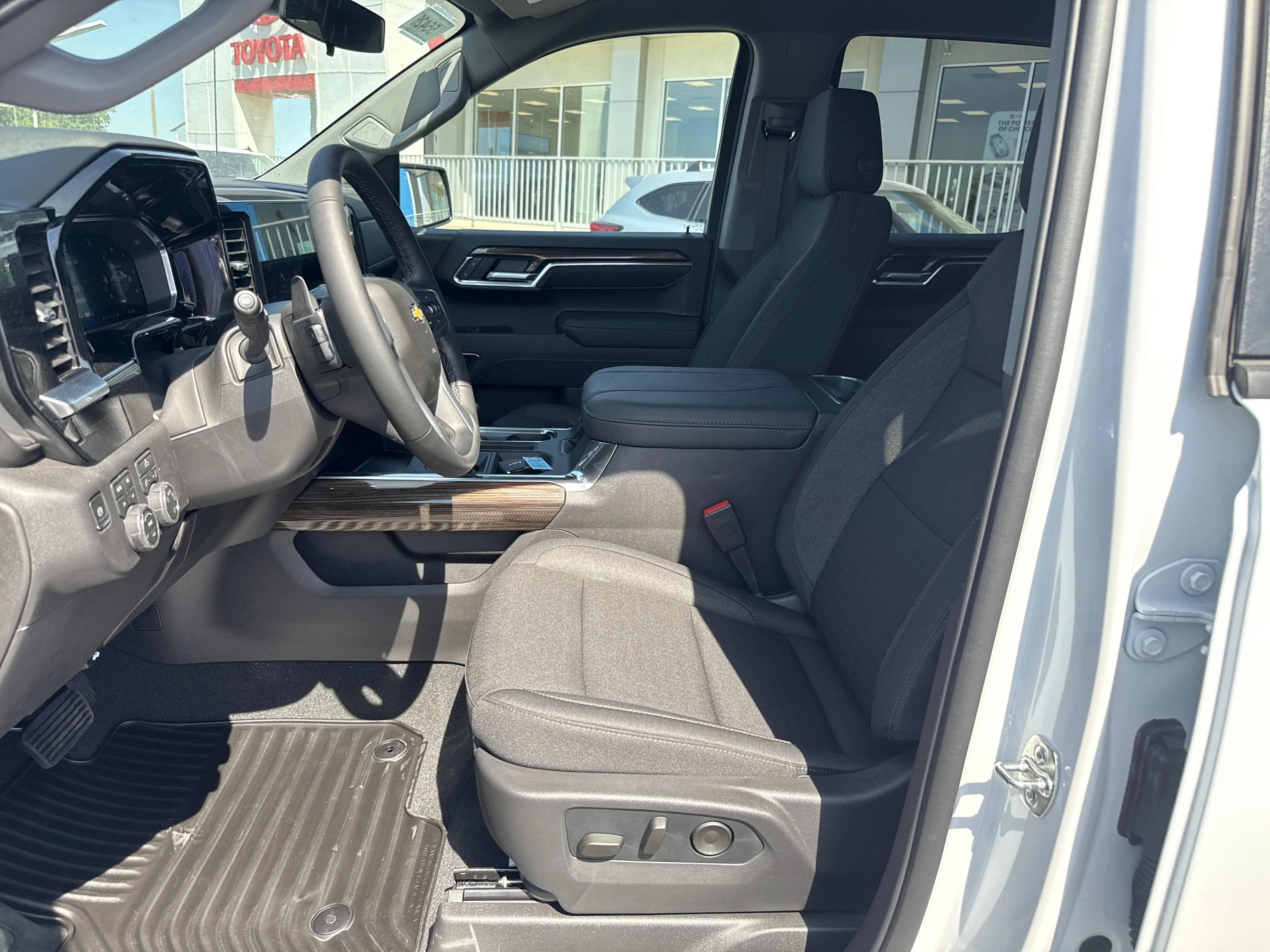 New 2026 Summit White Chevrolet LT image 10
