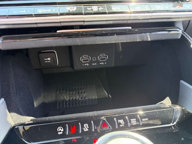 New 2026 Silver-Zynith Exterior Paint Jeep Limited Altitude image 29