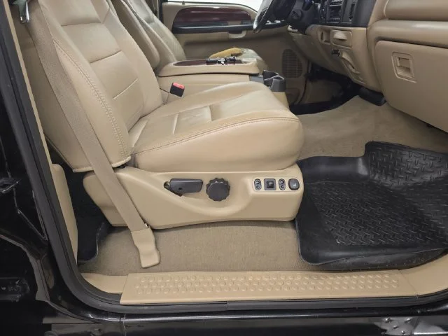 Used 2005 Black Clearcoat Ford Limited image 10