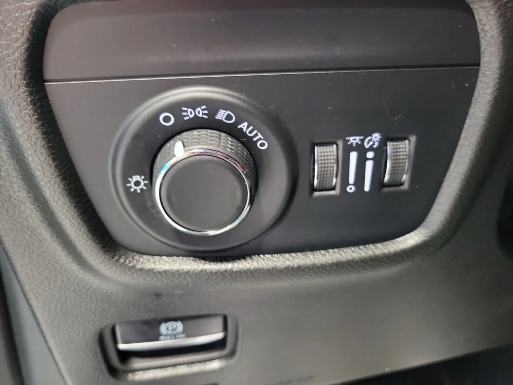 Used 2024 Silver Jeep Laredo image 35