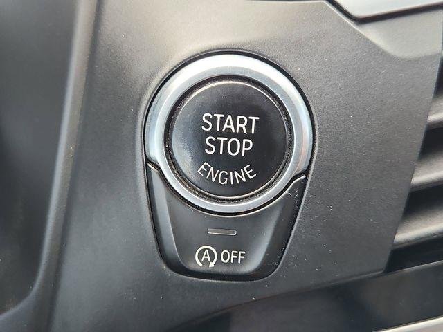 Used 2019 White BMW sDrive30i image 17