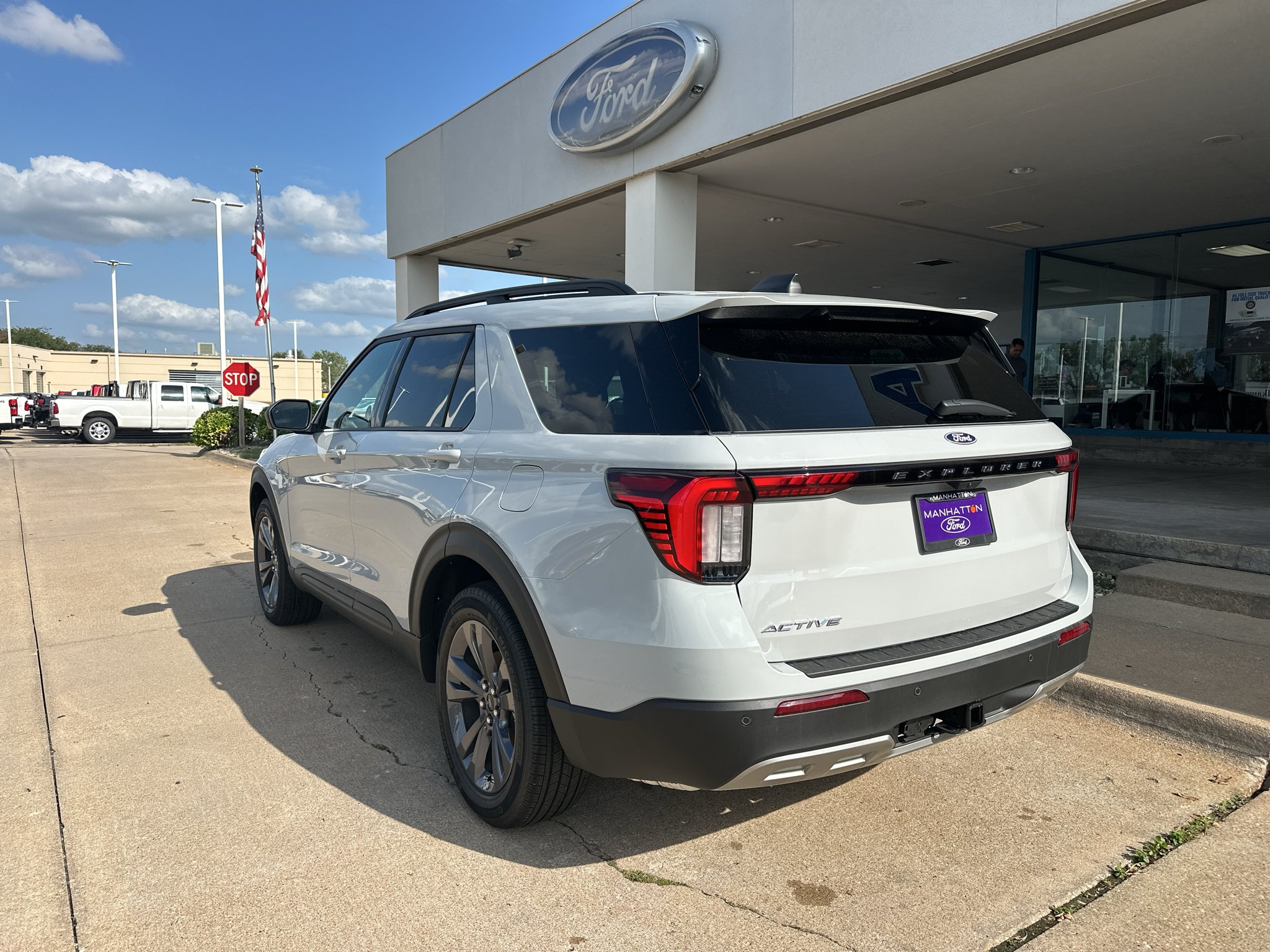 New 2027 Avalanche Gray Ford Active image 11