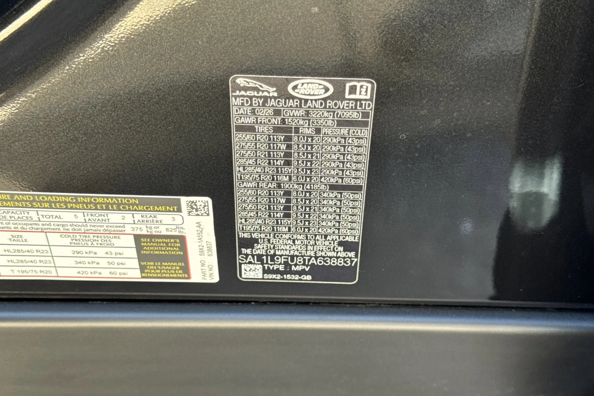 New 2026 Santorini Black Land Rover Dynamic SE image 29