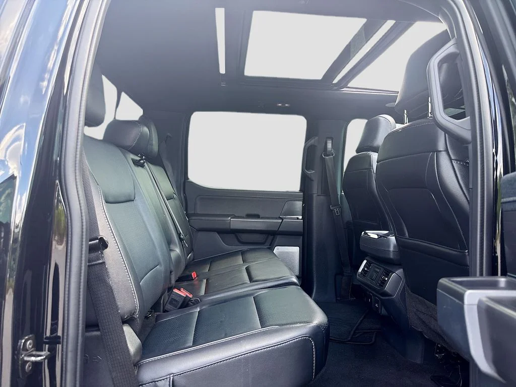 Used 2024  Ford Lariat image 21
