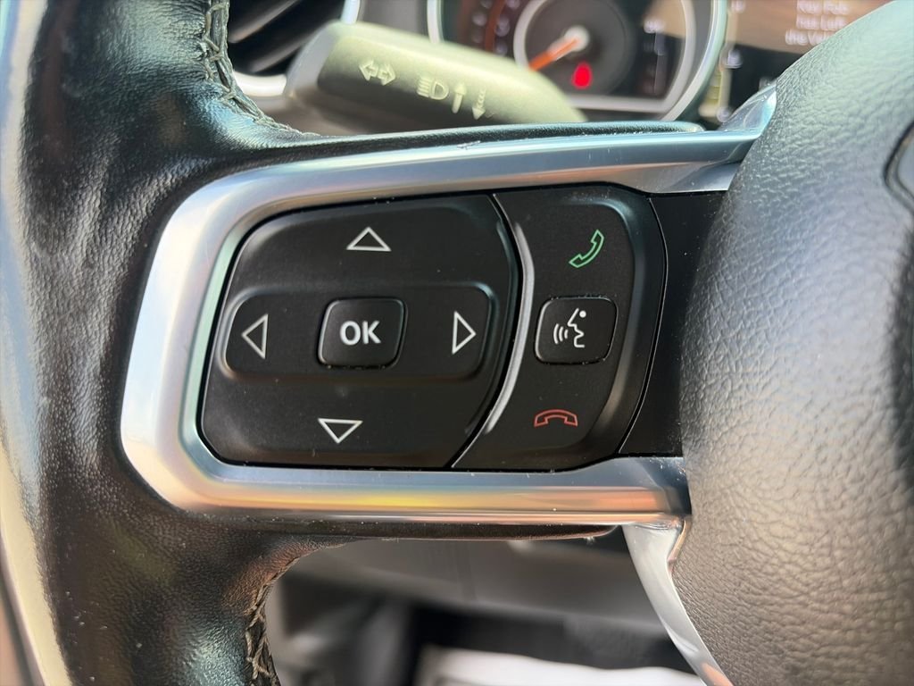 Used 2020 Crystal Metallic Jeep Overland image 31